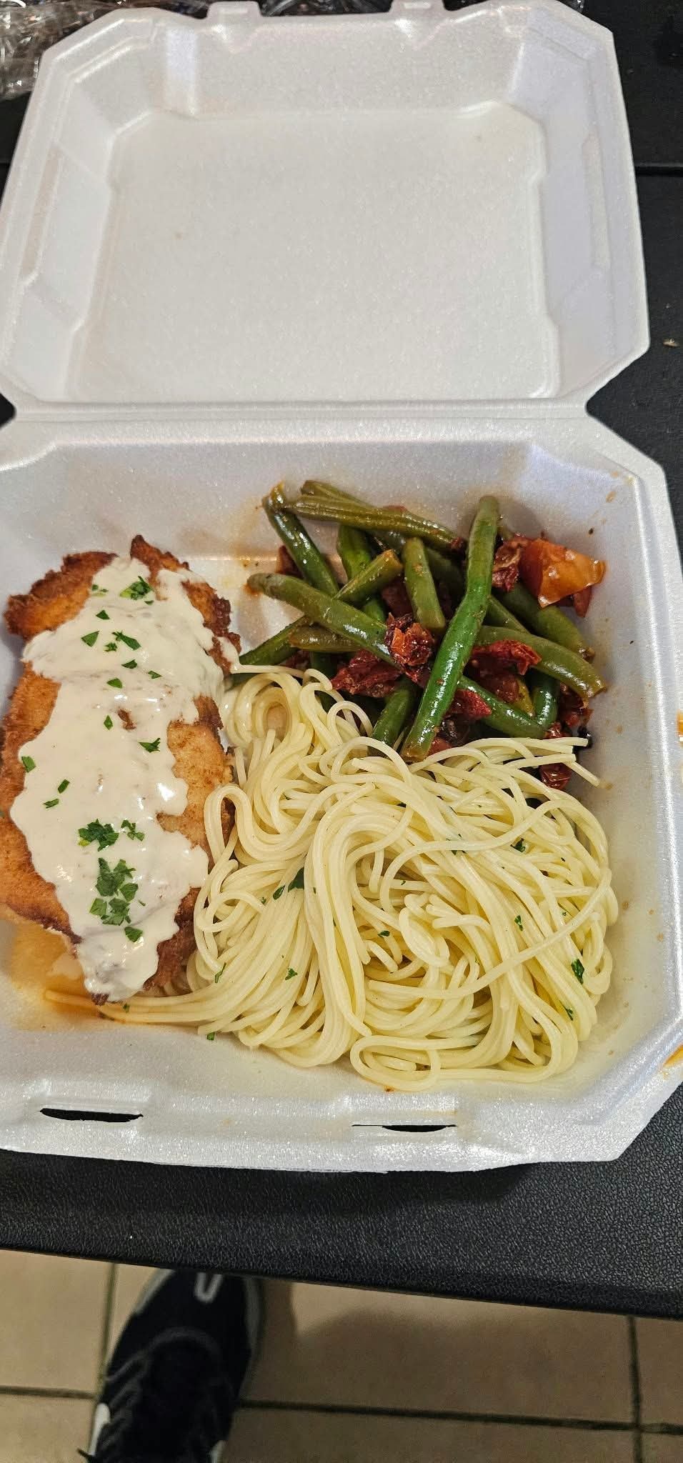 Breaded chicken with cream sauce, spaghetti, and Tuscan green beans